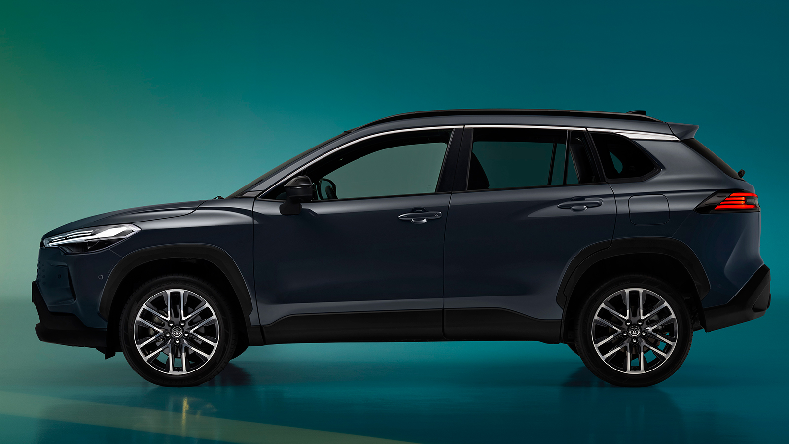 Ανανεωμένη και με έκδοση GR Sport η Toyota Corolla Cross
